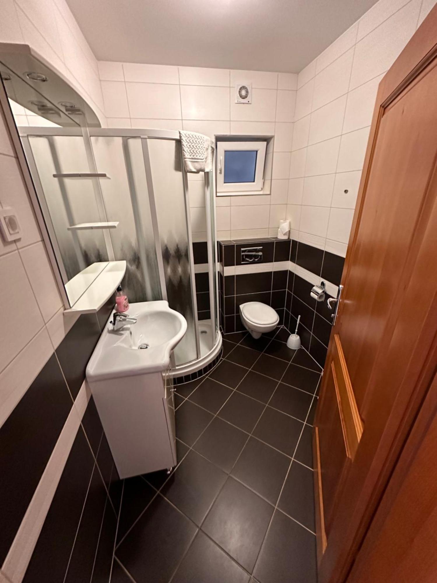 Apartments Suster Stari Trg ob Kolpi Exterior foto