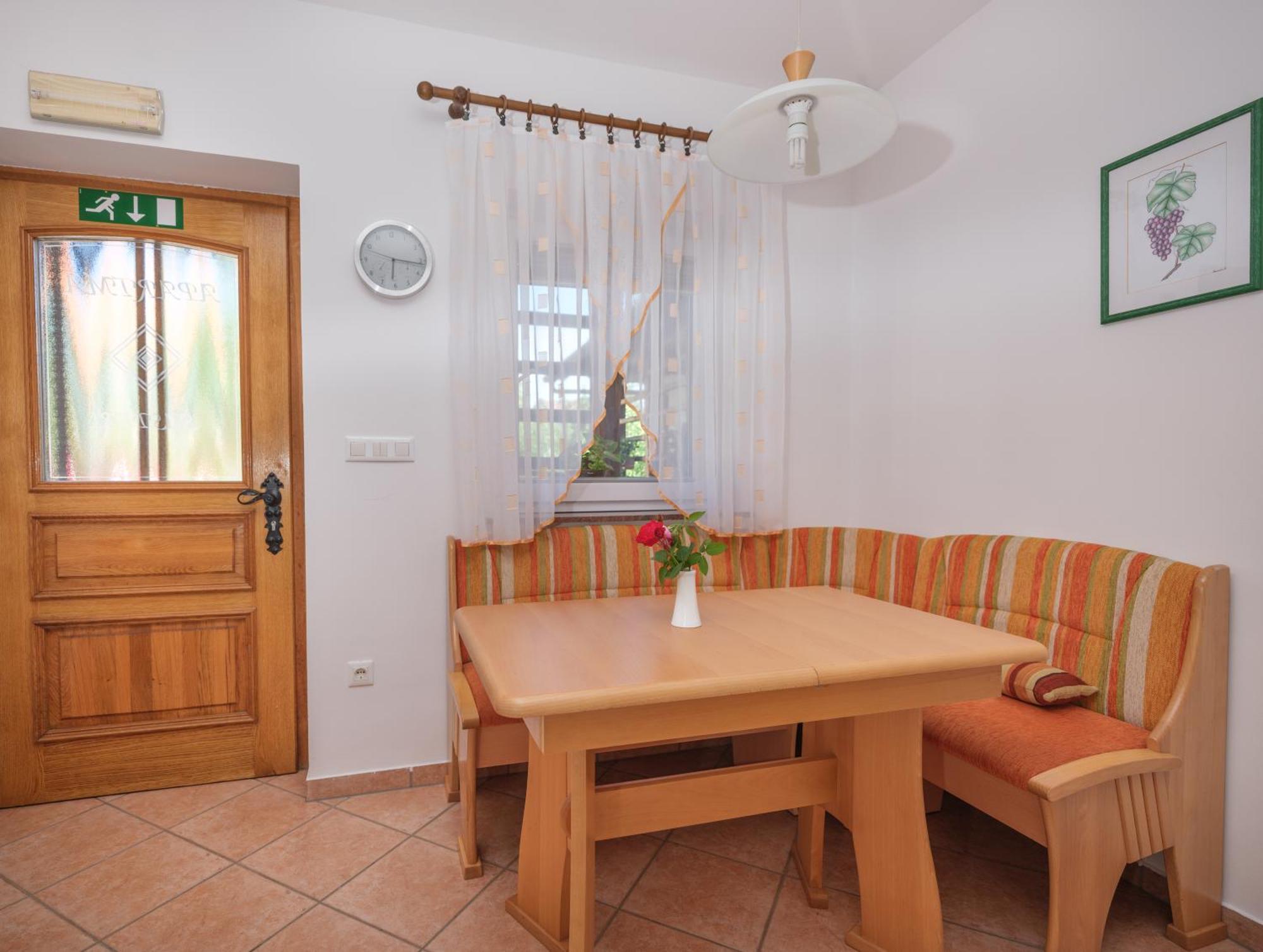 Apartments Suster Stari Trg ob Kolpi Habitación foto